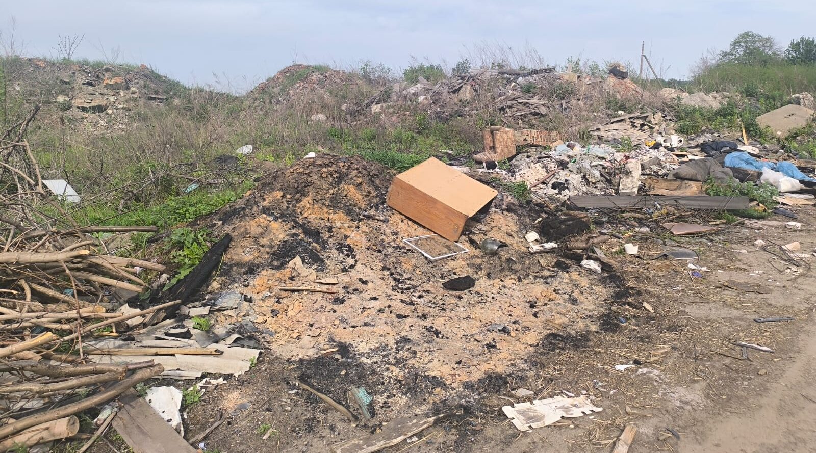 По иску прокурора района суд обязал администрацию ликвидировать несанкционированную свалку ТКО