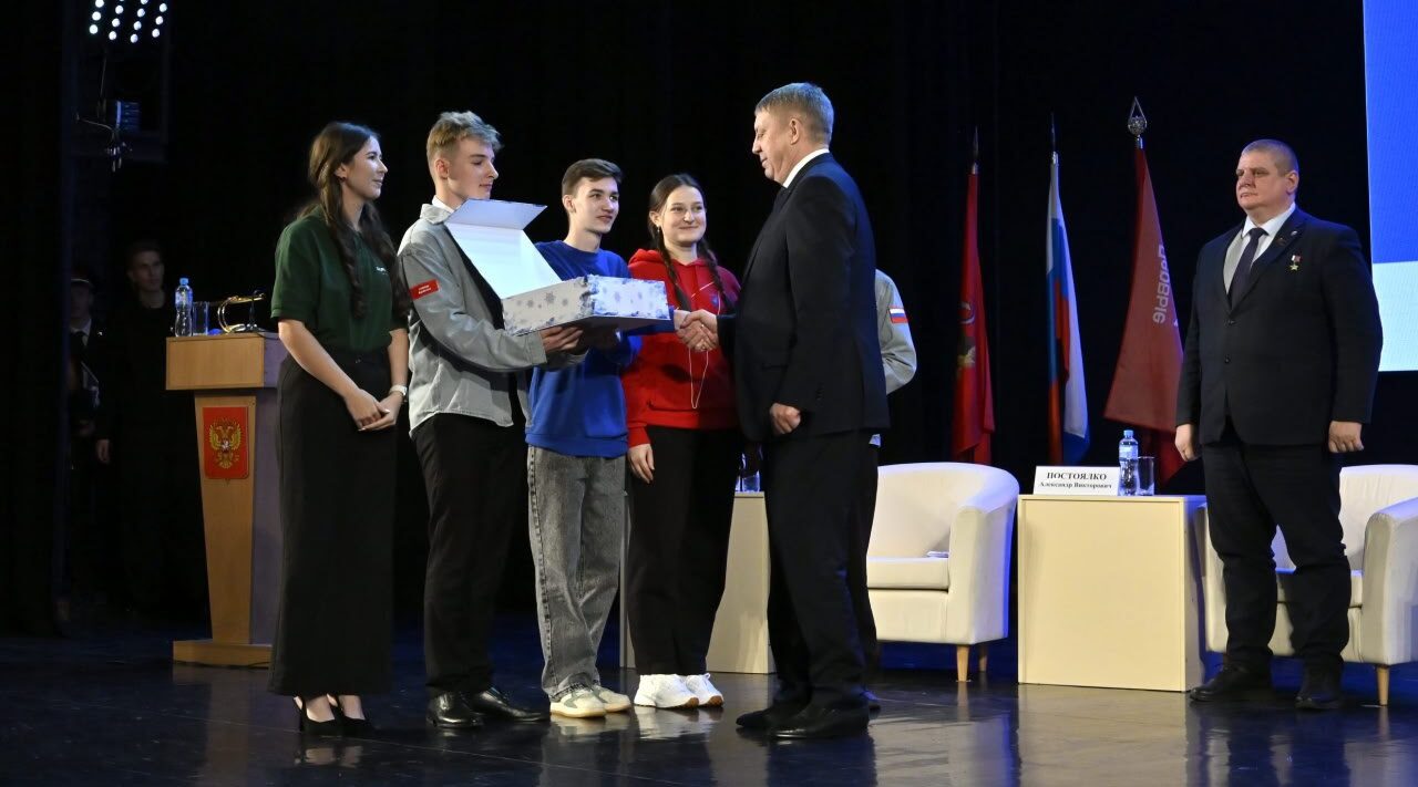 Александр Богомаз отметил успехи брянских активистов