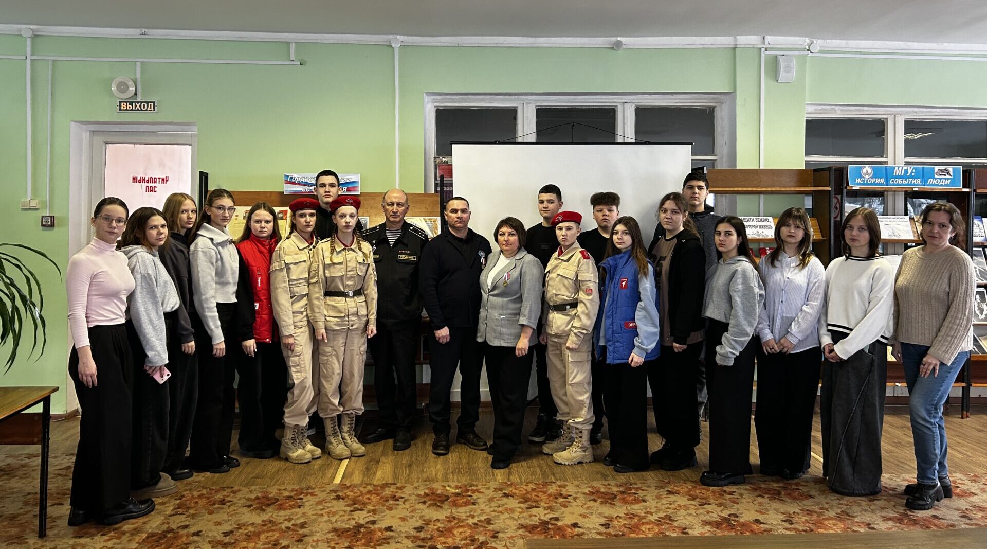 В Комаричской центральной библиотеке состоялась презентация книги «Герои Земли Русской»