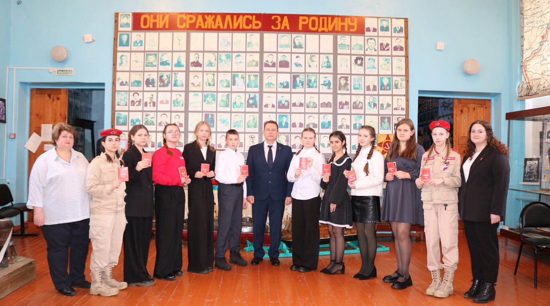 В День Конституции юным комаричанам вручили первые паспорта