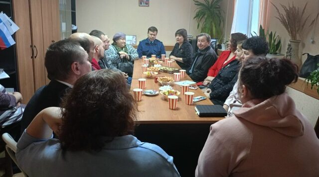 В центре занятости населения Комаричского района прошло заседание клуба «С заботой о СВОих»