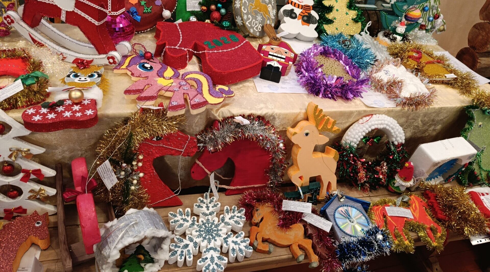 В Комаричском районе завершился районный конкурс новогодних ёлочных игрушек