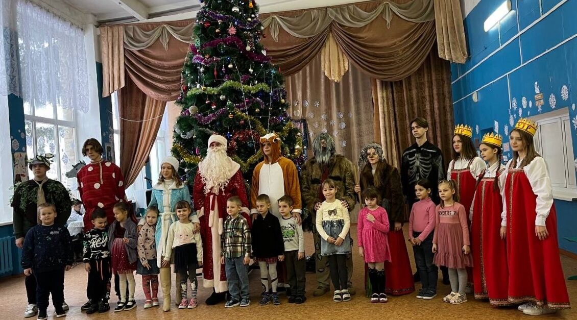 В Комаричская СОШ №1 прошел традиционный новогодний праздник для воспитанников детского сада №2