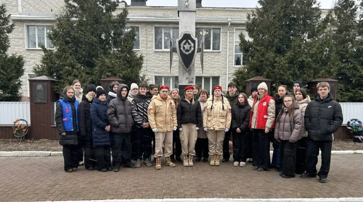 В Комаричском краеведческом музее провели исторический час «Пусть мужество Ваше нам будет примером»