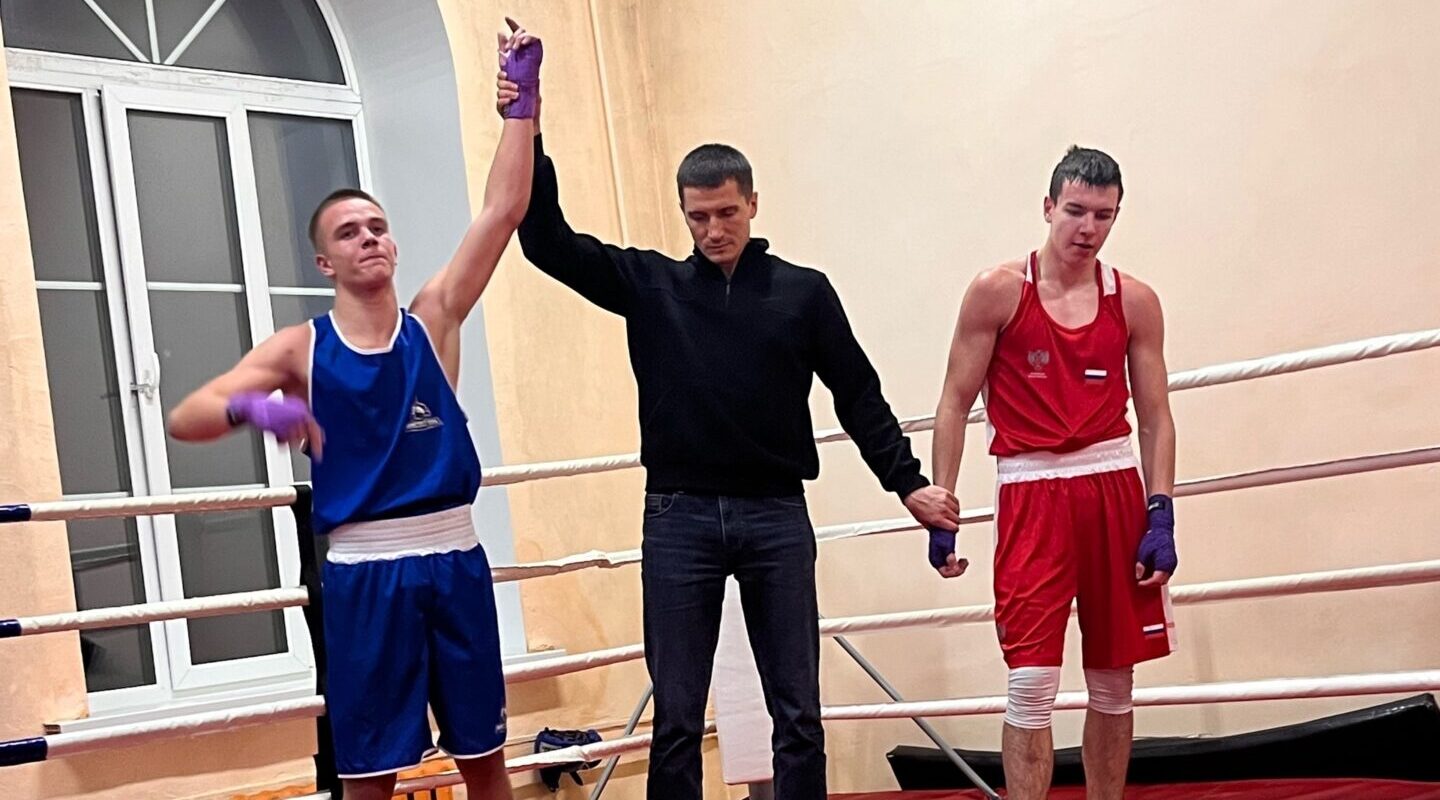 Комаричские спортсмены блистают на боксерском турнире памяти героев России