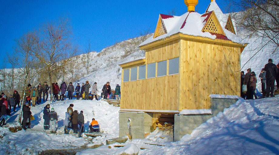 На Крещение комаричан призывают совершать погружение в воду только в оборудованных местах