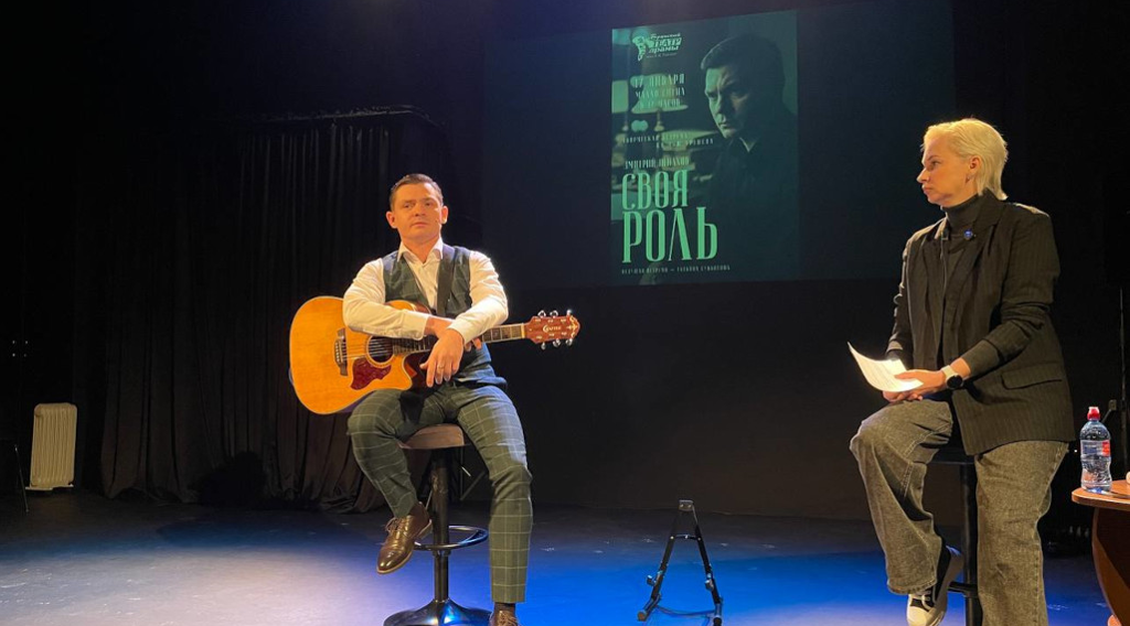 Брянский актер Дмитрий Ненахов выступил в День артиста