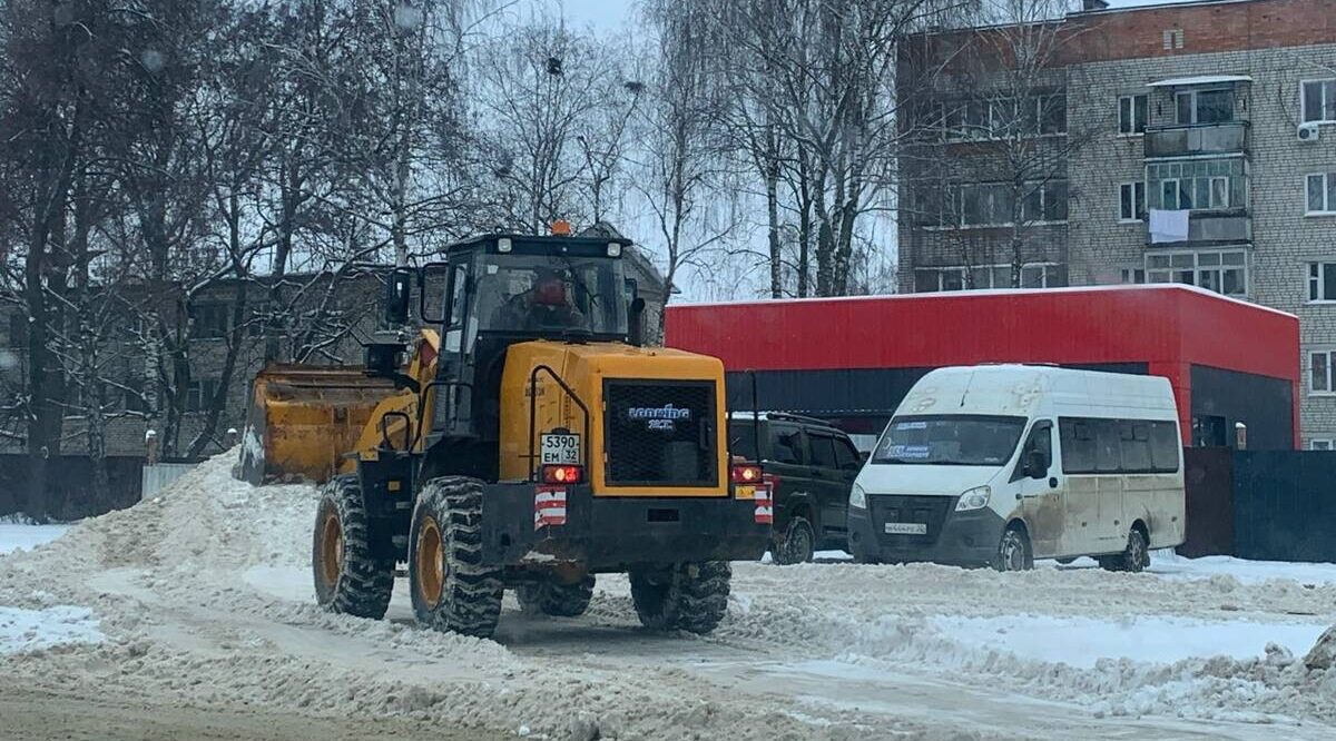 В Стародубе продолжают ликвидировать последствия снегопада
