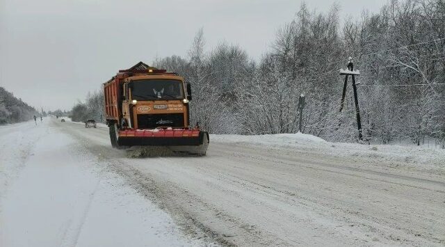 В Брянской области круглосуточно ведется расчистка дорог