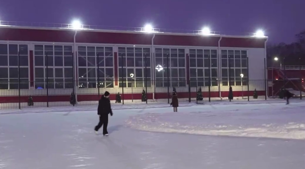 В Брянске открылся самый большой открытый каток на пять тысяч квадратных метров