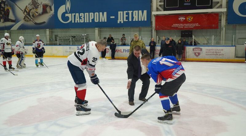 Александр Богомаз принял участие в товарищеском матче в честь Деня российского студенчества