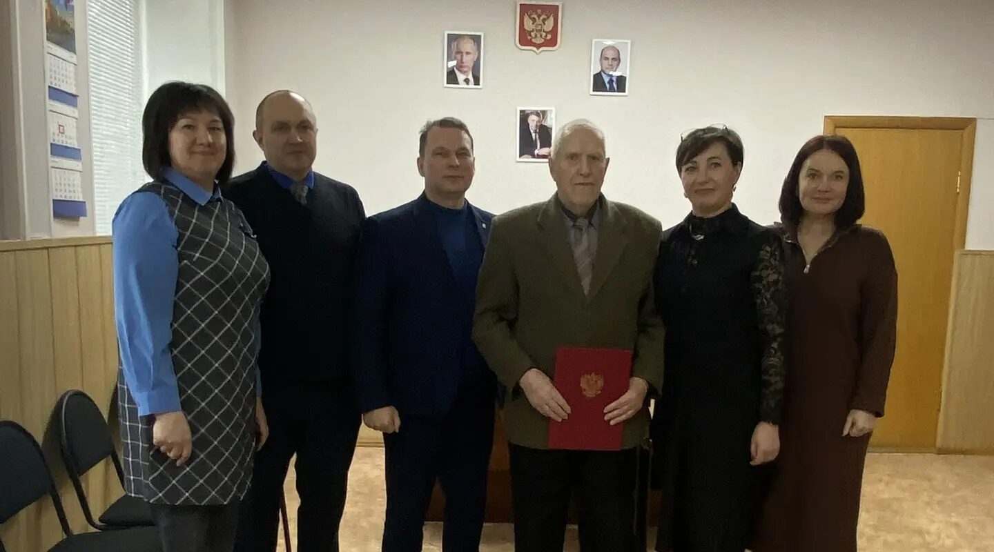 90 лет Василия Ивановича Погорельцева: Человек, посвятивший жизнь образованию Комаричского района