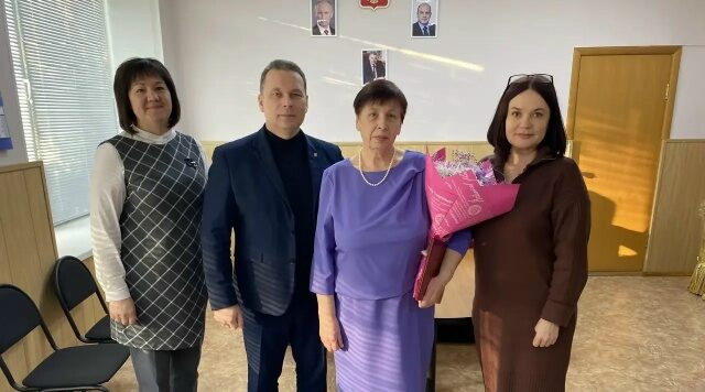 Юбилей ветерана педагогического труда Тамары Логвиновой