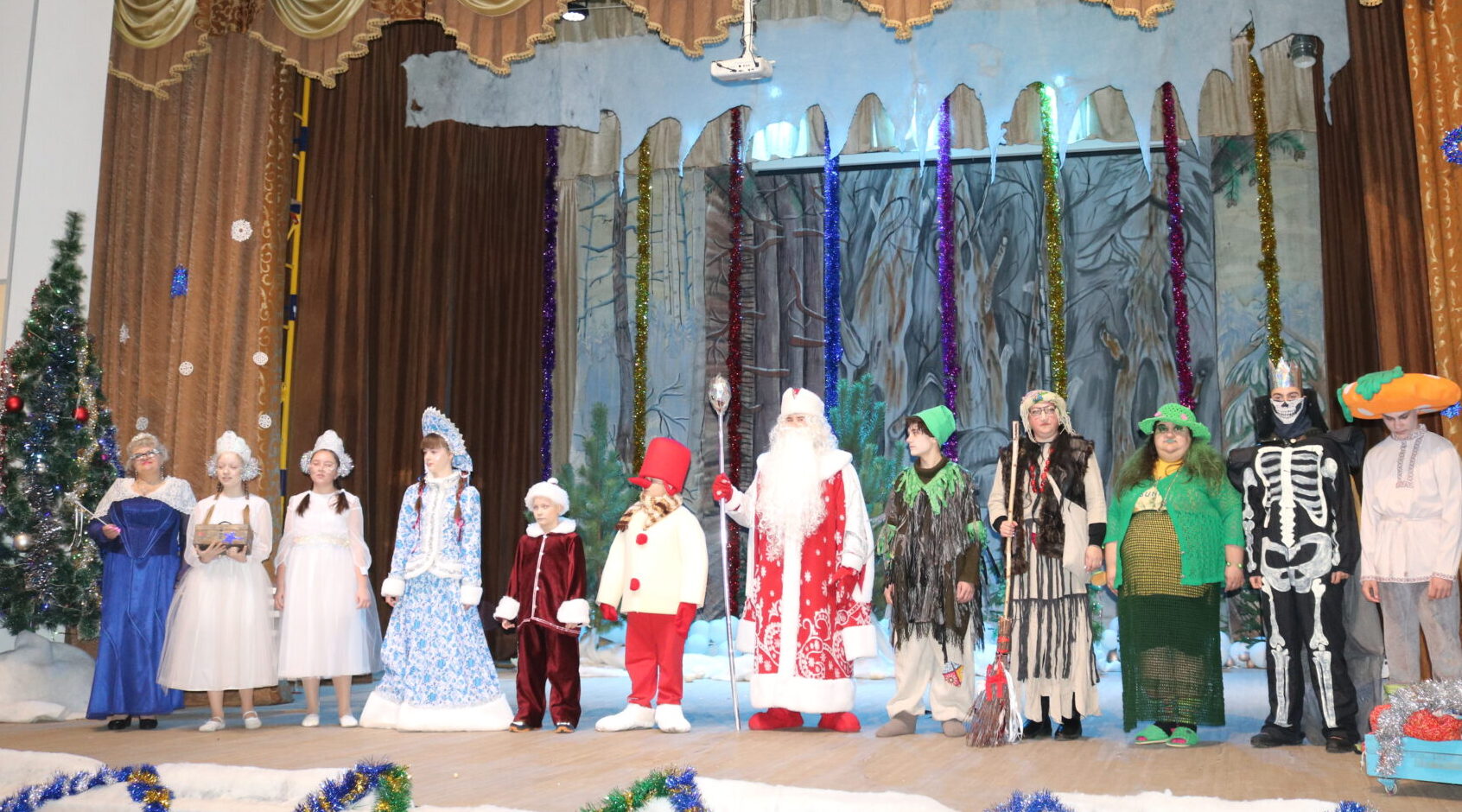 Волшебство в Комаричах: сказка «Похищенный Новый год» зажег сердца зрителей!