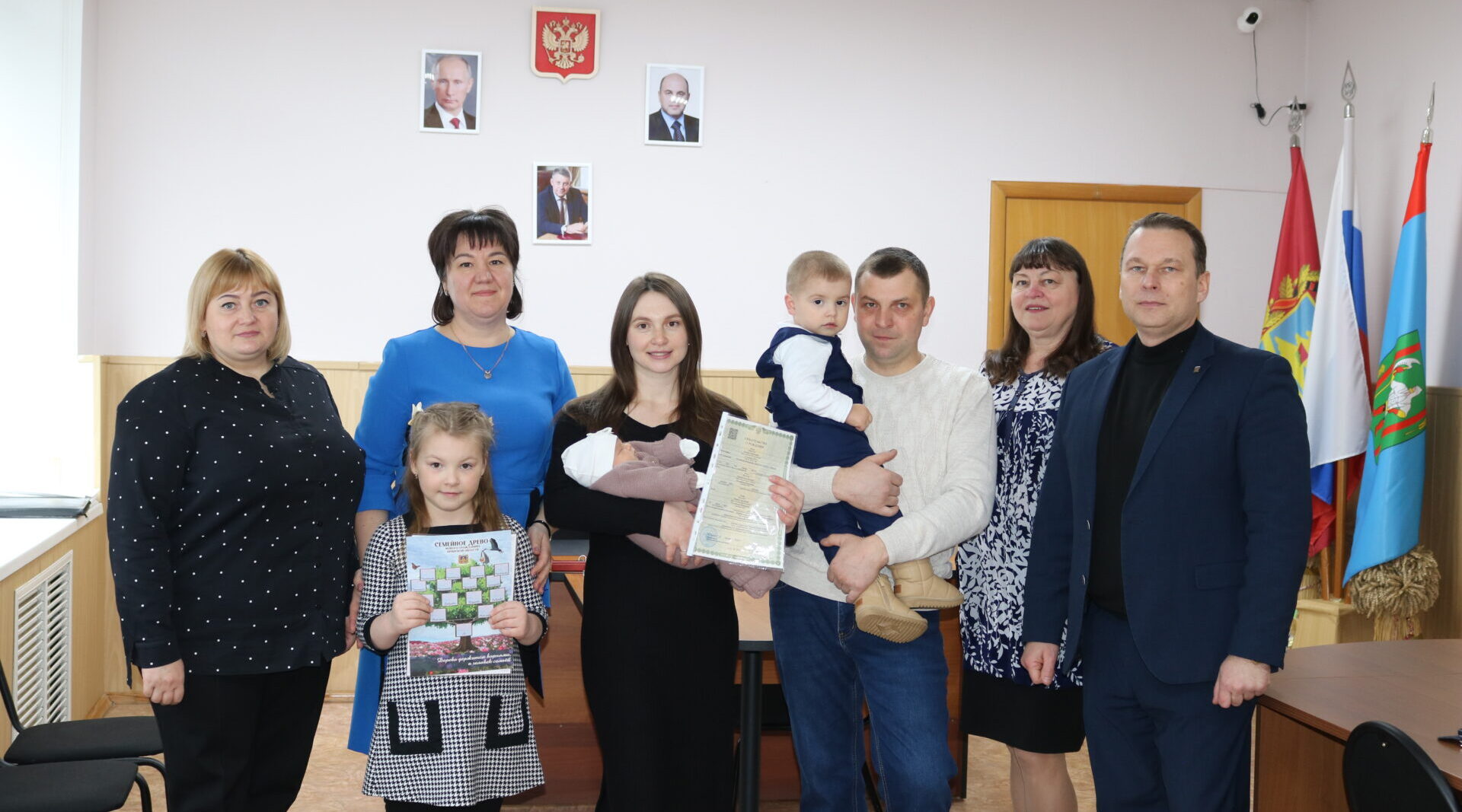 Счастливое начало года: Комаричский район встречает первого новорожденного