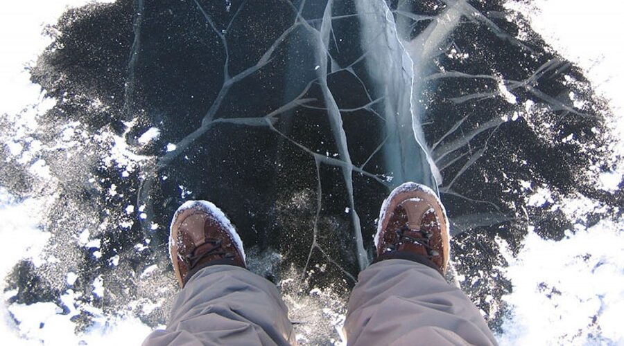 Комаричанам напоминают о правилах безопасности на водоёмах  в зимний период