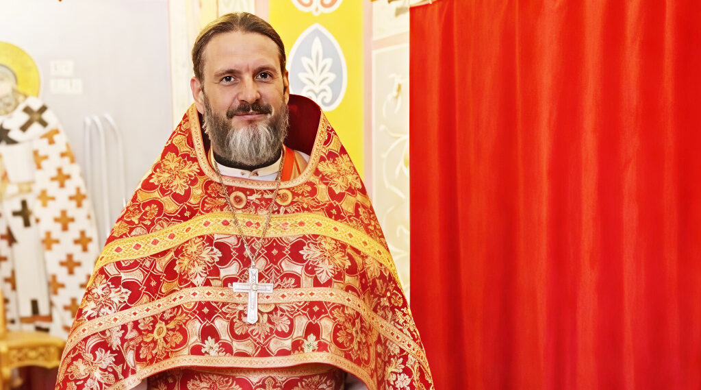 Настоятель храма Державной иконы поселка Комаричи Игорь Островский о Крещении