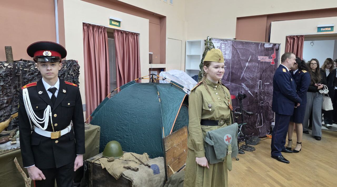 Комаричские «Патриоты Наследия» представили выставку и «Книгу Памяти» на юбилее Следкома