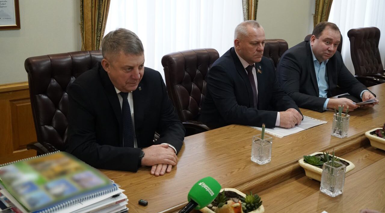 Губернатор Александр Богомаз встретился с гендиректорами ОАО «Гомсельмаш» и АО «Брянсксельмаш»