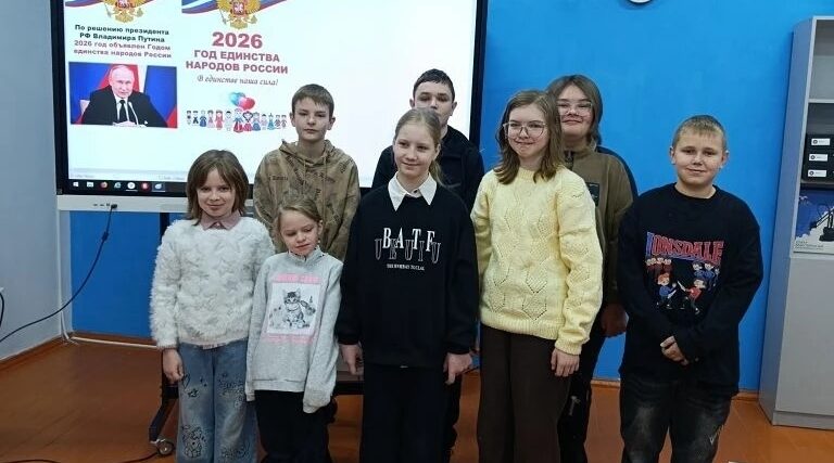 В Комаричской школе  прозвучал звонок, ознаменовавший Год единства