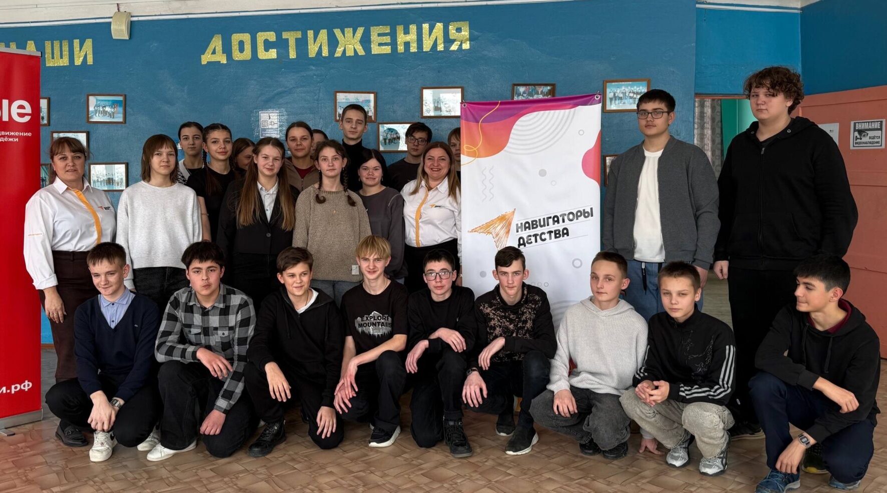 В Комаричской СОШ №1 состоялась встреча выпускника активиста школы со старшеклассниками