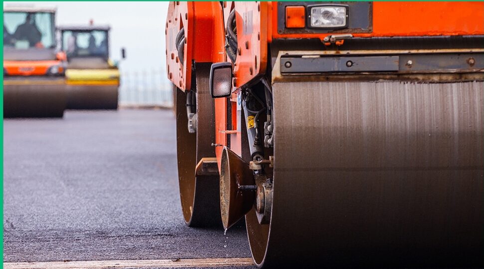 В Рогнединском районе продолжен ремонт участка дороги