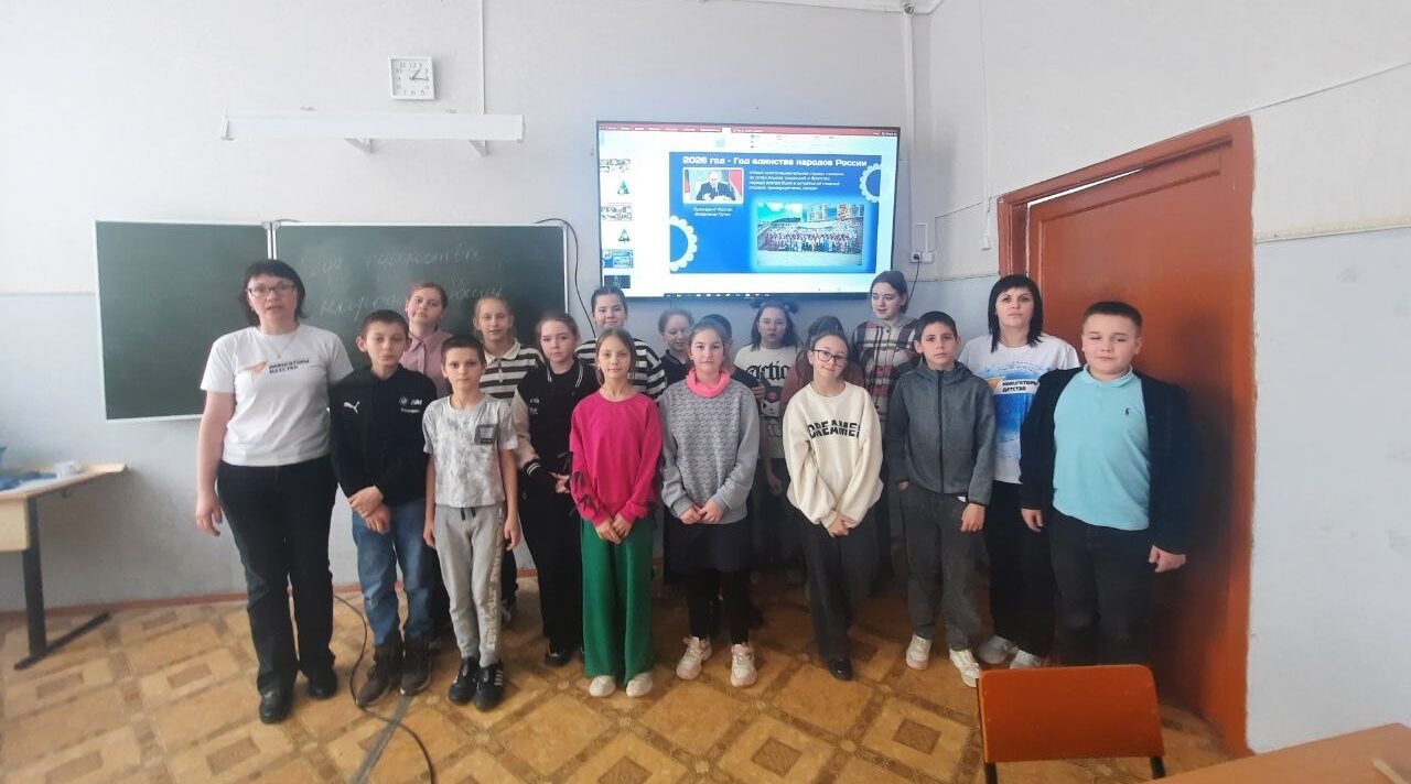 В Бочаровской школе прошло мероприятие «Мозаика зимних чудес: новогодние традиции народов России»