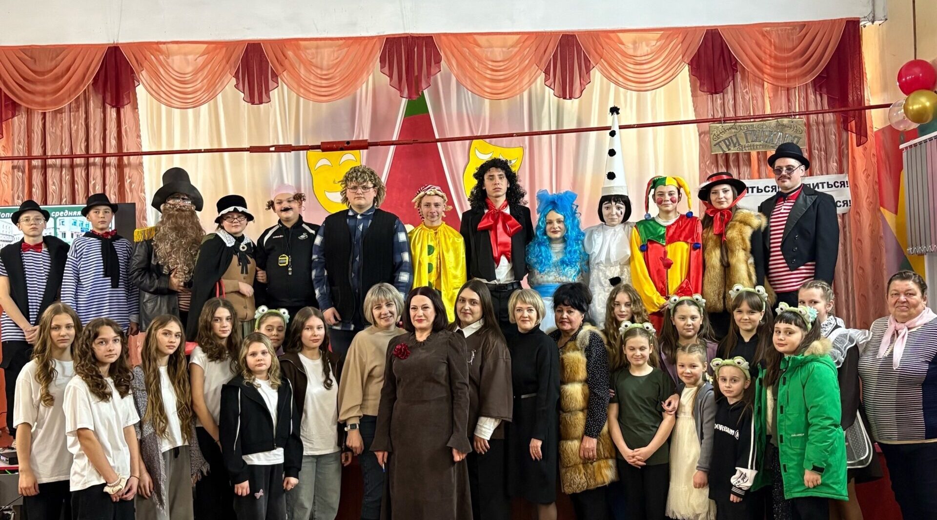 В Лопандинской средней школе прошел вечер выпускников