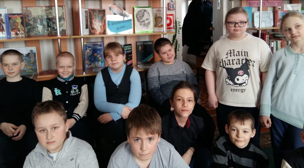 В Комаричской детской библиотеке провели урок космонавтики «У доброй славы большие крылья»