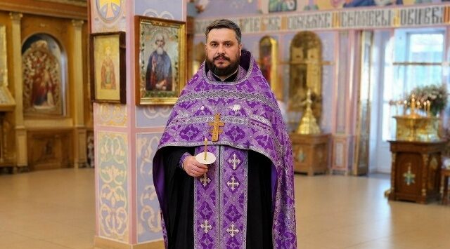 Беседа с настоятелем Троицкого храма поселка Комаричи, иереем Константином Балиным