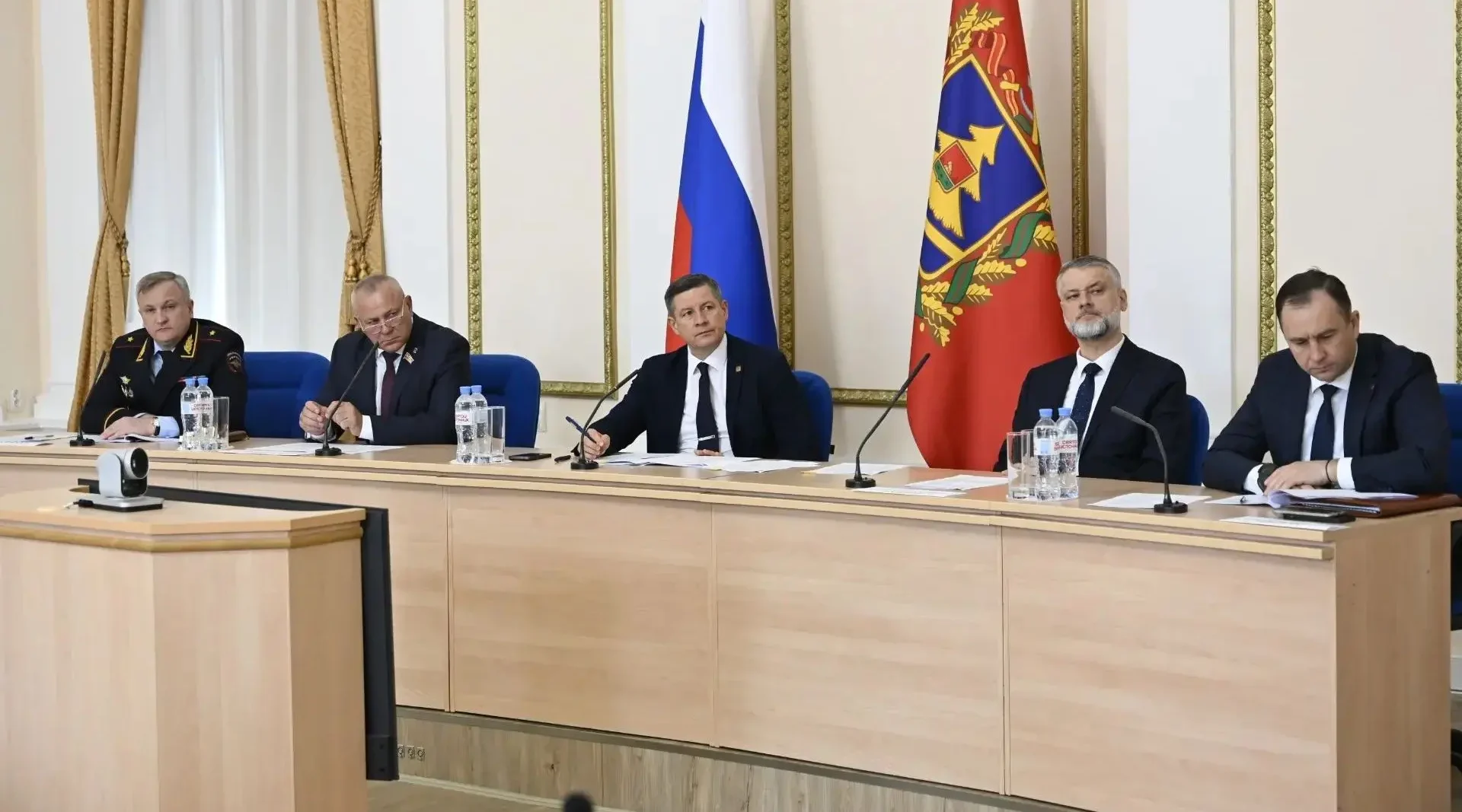 Глава региона поручил усилить контроль за контрафактом табака и маркировкой мяса