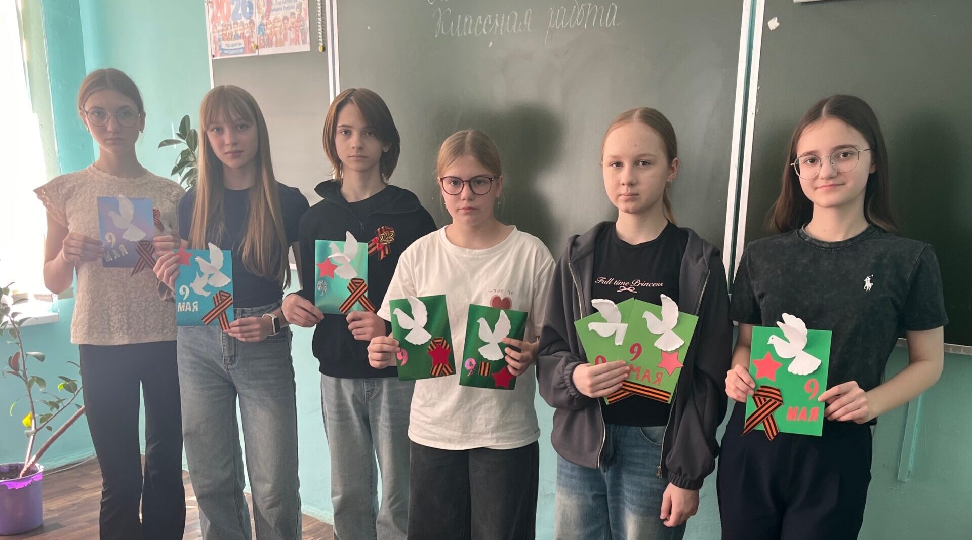 Ученики Комаричской школы №1 создали серию открыток к Дню Победы