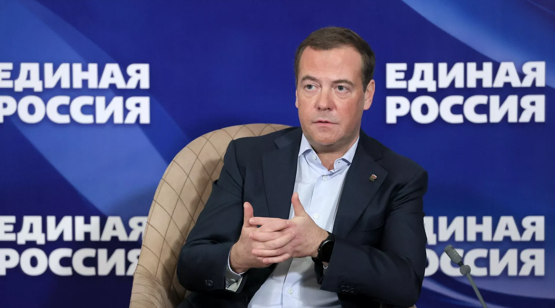 Медведев назвал санкции Запада войной с Россией