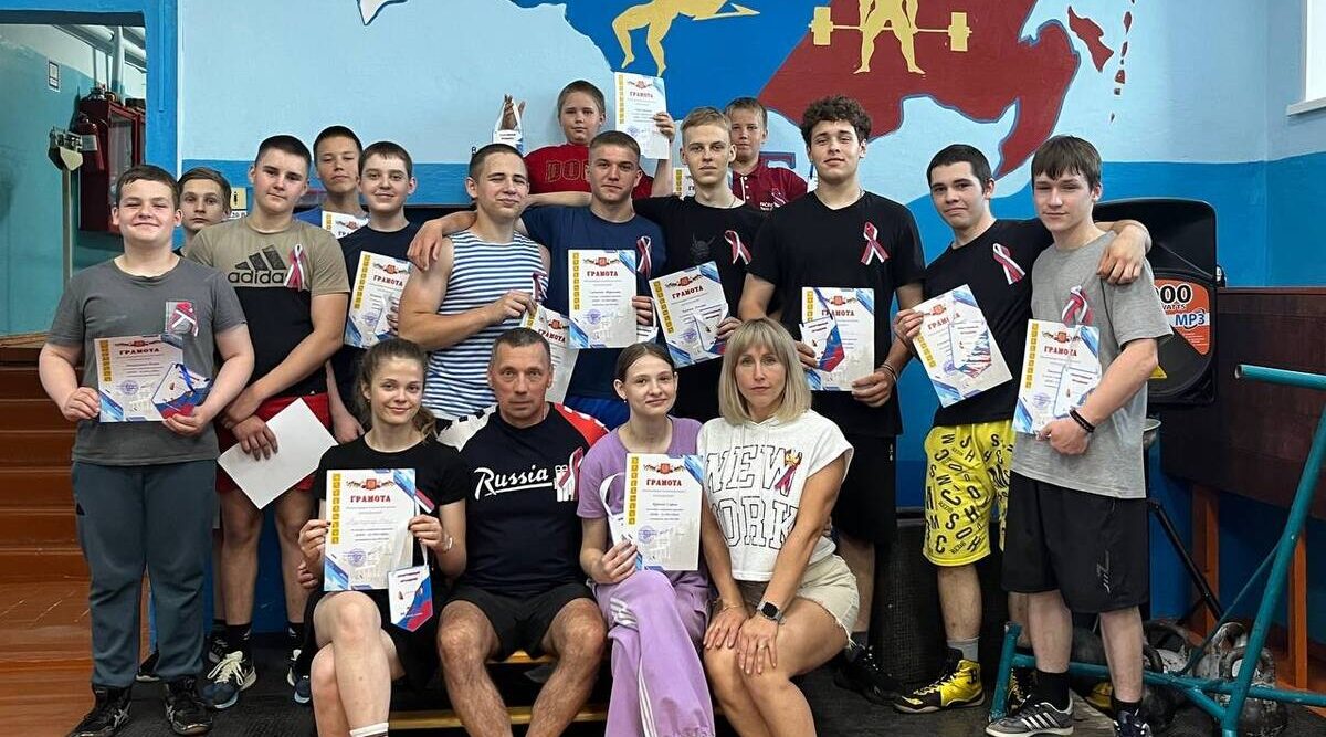 Климовские пауэрлифтеры присоединились к акции «Жми за Россию!»