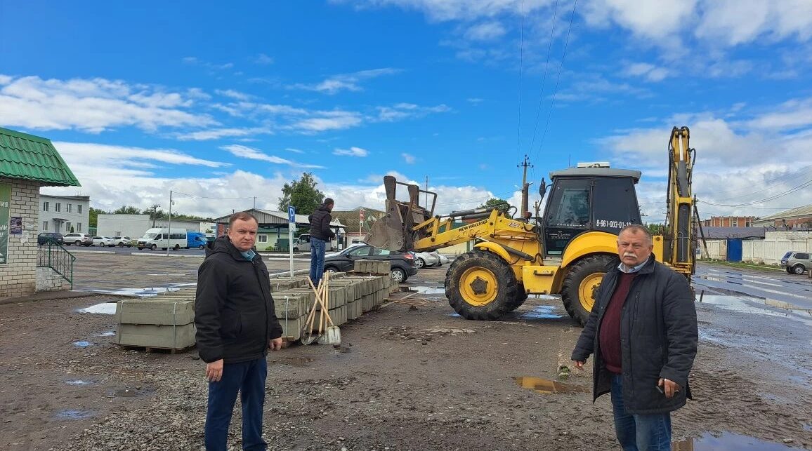 В Комаричах приступили к ремонту привокзальной площади