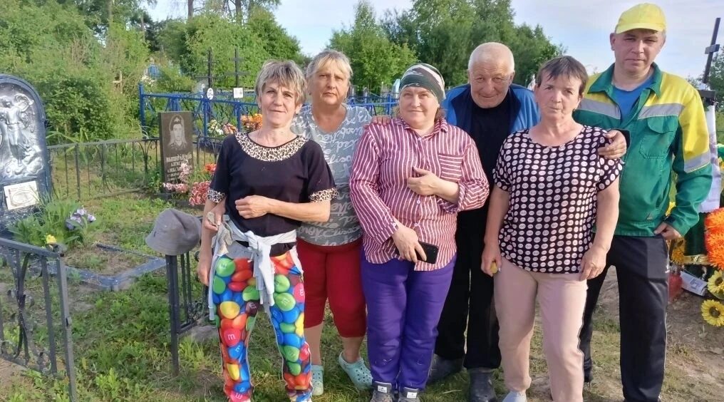 Жители и комаричские работники коммунальных служб благоустраивают значимые и памятные места