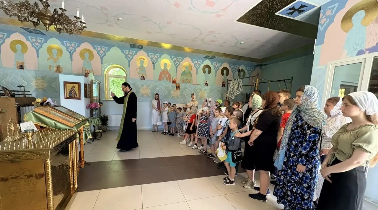 Увлекательная экскурсия в храме в честь иконы Божией Матери «Державная» поселка Комаричи
