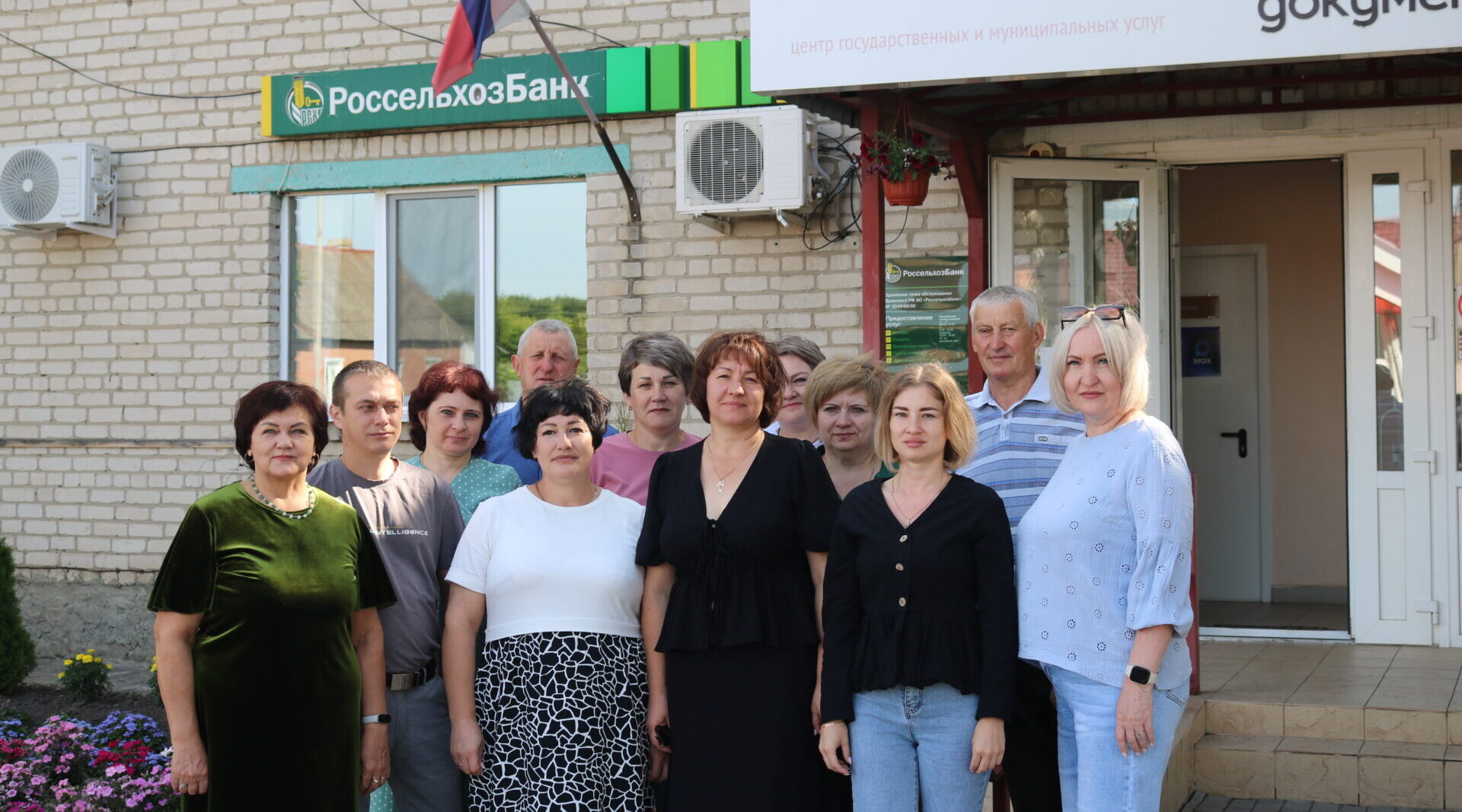 Ко Дню работника МФЦ: это сервис, доступный каждому жителю Комаричского района