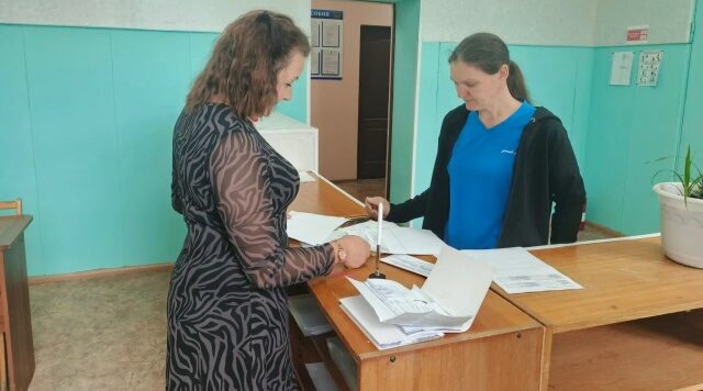 Многодетные семьи Комаричского района  оформляют единовременное пособие на школьную форму