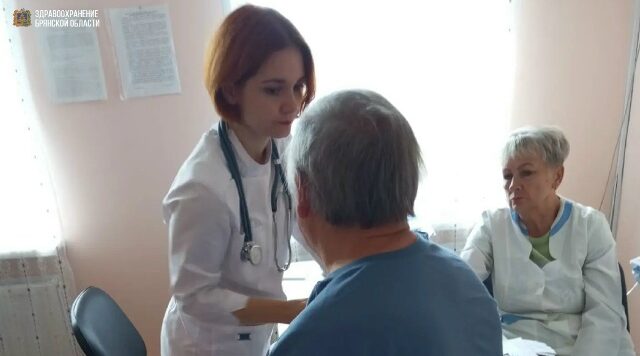 Мобильная бригада Навлинской ЦРБ провела диспансеризацию в селе Борщово