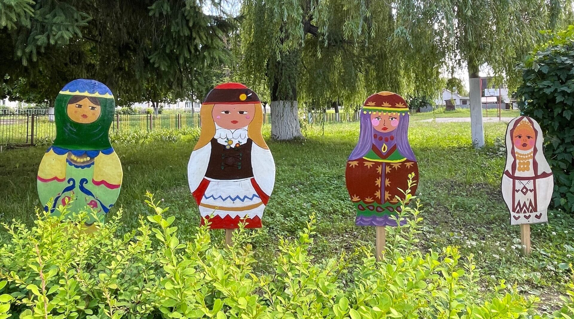 В Комаричской школе №2 появились многонациональные матрешки, став символом единства