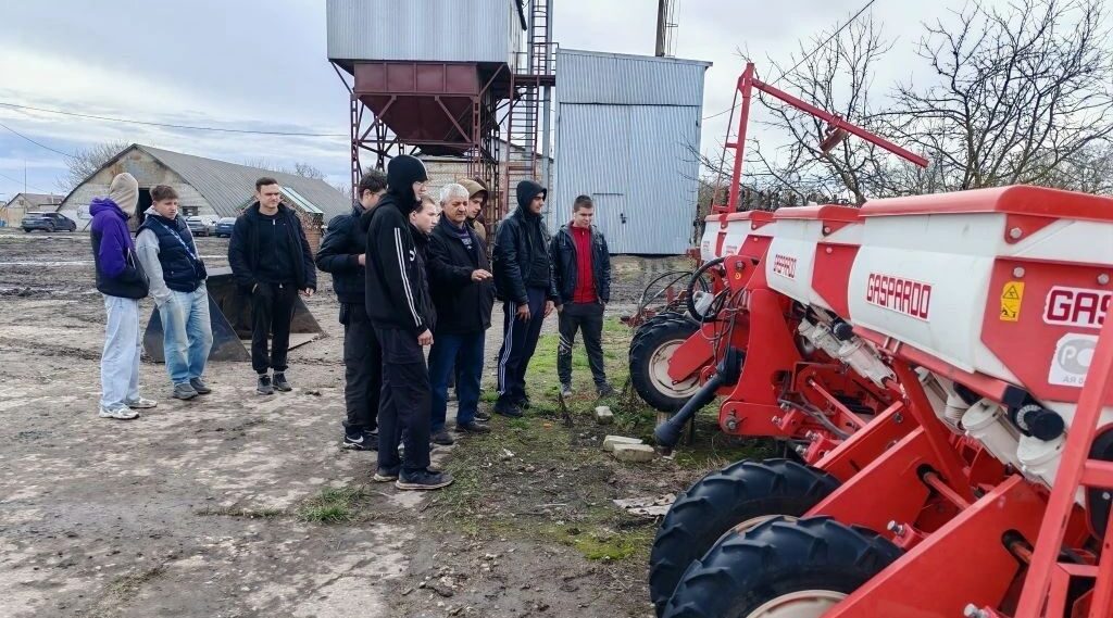 Студенты Комаричского техникума проходят практику  в сельхозпредприятиях района