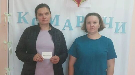 В Комаричском районе многодетные мамы получили удостоверение, подтверждающие их статус