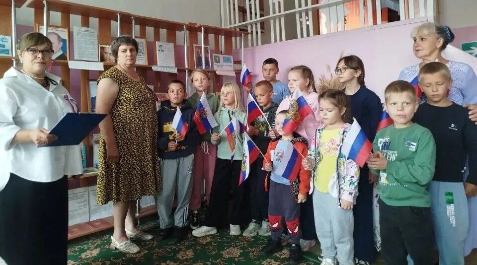 В Марьинской сельской библиотеке провели интеллектуальный турнир «Твоя Родина»