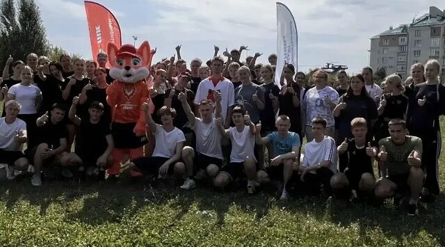 В Брянске прошла спортивно-массовая акция «Зарядка с чемпионом» в честь Дня физкультурника