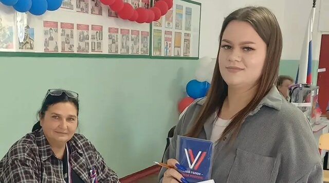 Комаричанка первые голосует на досрочный выборах