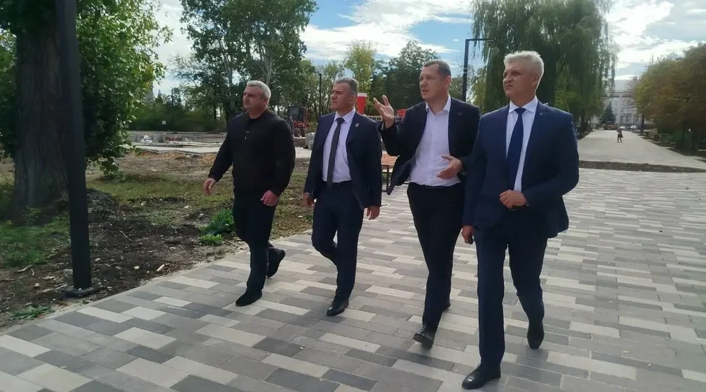 Замгубернатора Свинцов приехал в подшефную Брянку