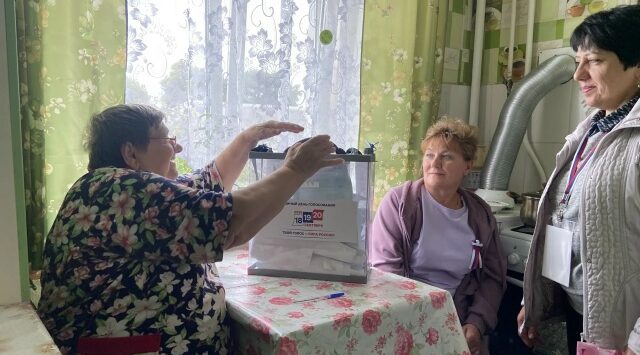 В Комаричском районе продолжается досрочное голосование