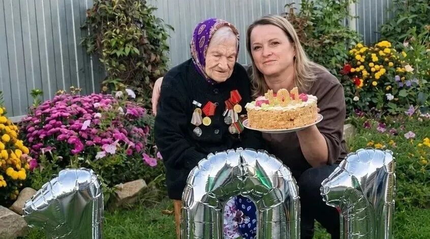 Жительница поселка Комаричи Мария Михайловна Зайцева отметила 101-й день рождения