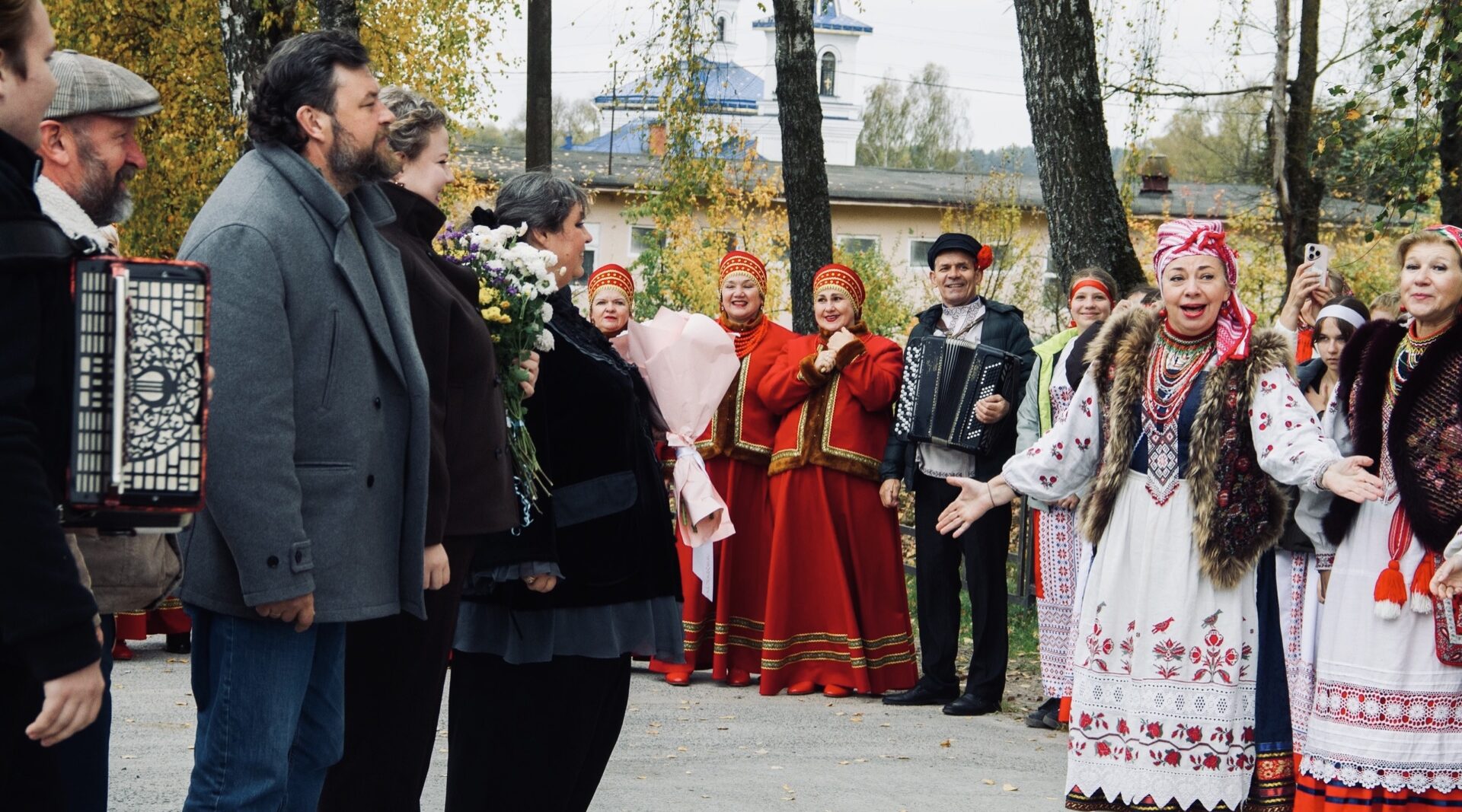 В селе Алешинка Навлинского района прошли съёмки популярного телешоу «Играй, гармонь любимая!»